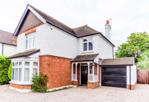 Building surveyor in Farnham