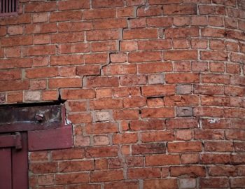 wall cracking seen on rics survey